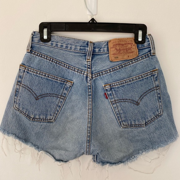 Vintage Levi’s 501 denim shorts size 28 (fits like 24/25) - Picture 5 of 9
